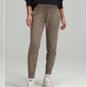 lululemon athletica Joggers sz 4
